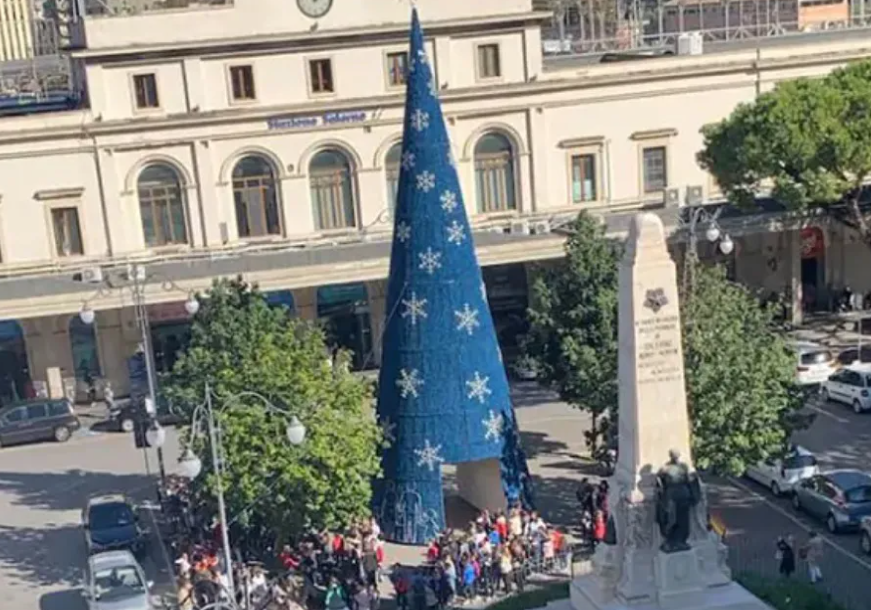 Famiglia. L'albero di Natale crea scandalo. Ecco cosa è successo 1